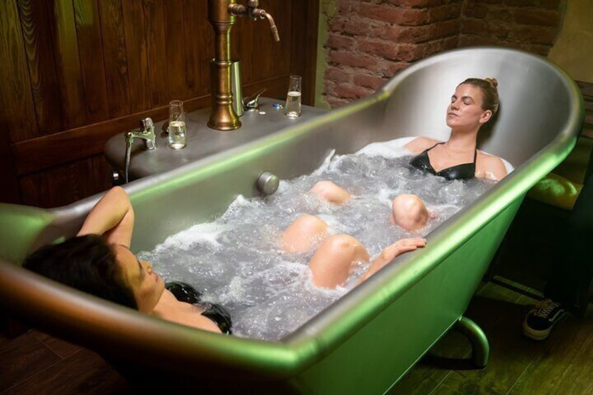 Nectar of Cleopatra Wine Bath with Jacuzzi for Two in Prague