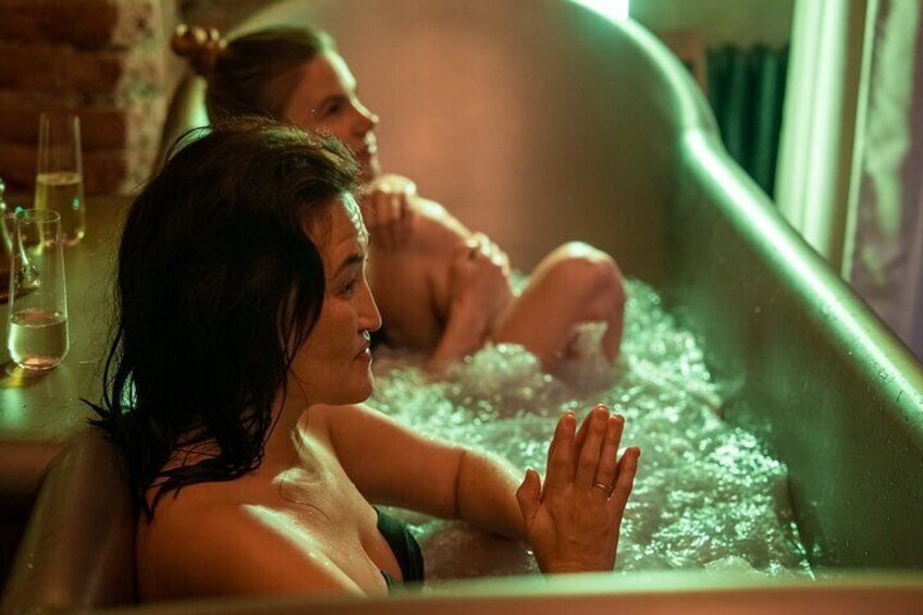 Nectar of Cleopatra Wine Bath with Jacuzzi for Two in Prague