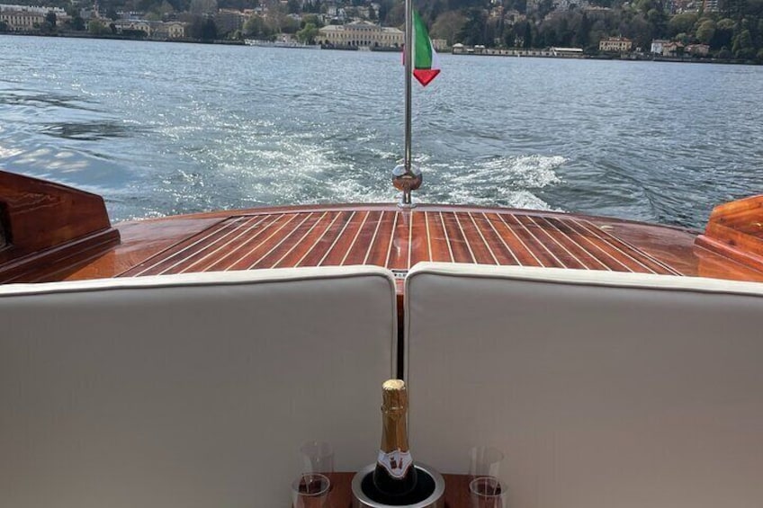Private Boat Tour in Wooden Boat on Lake Como