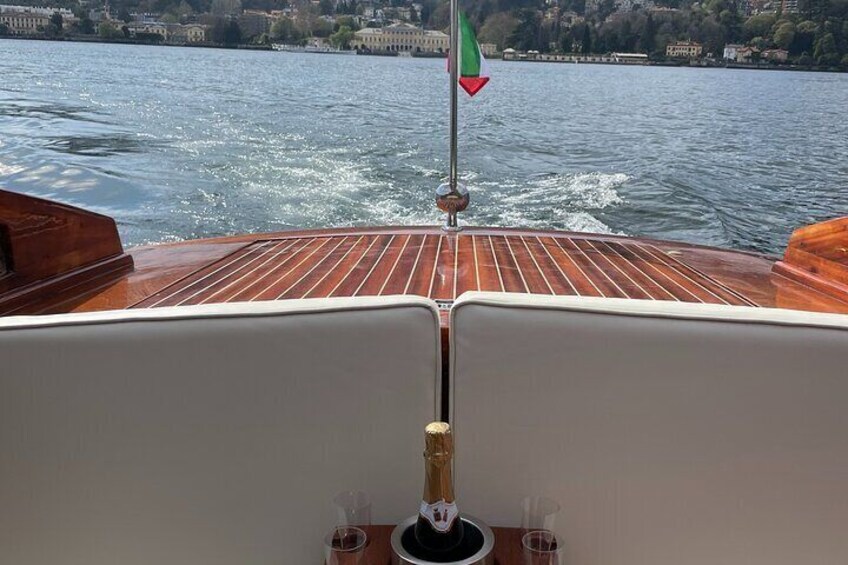 Private Boat Tour in Wooden Boat on Lake Como
