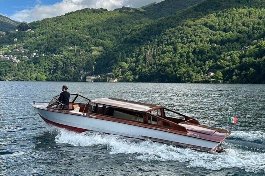 Private Boat Tour in Wooden Boat on Lake Como
