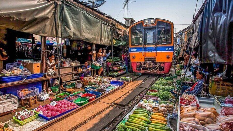 Damnoen Saduak Floating Market, Train Tour from Bangkok