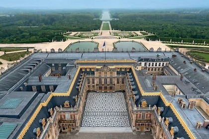 Opulent Versailles Highlights & Market with a Local Expert