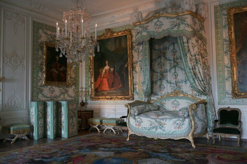 Opulent Versailles Highlights & Market with a Local Expert