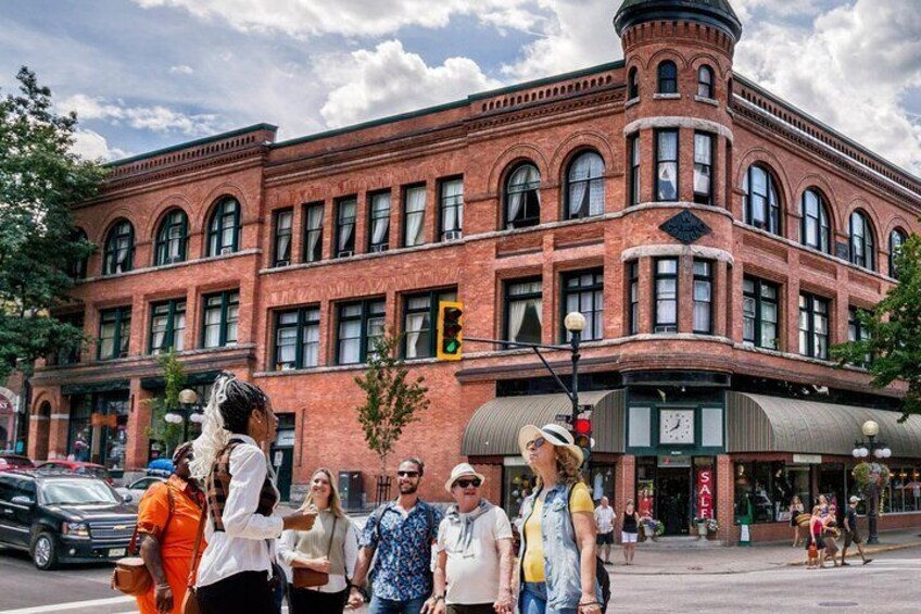 Walk Nelson City and Discover Hidden Gems