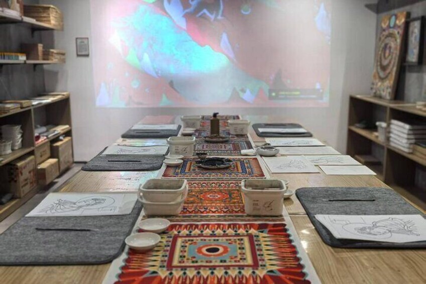 Hands On Dunhuang Paint Buddhist Cave Murals with Artist