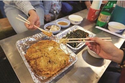 Seoul Day Tour: Gyeongbokgung Palace, Bukchon, Gwangjang Market