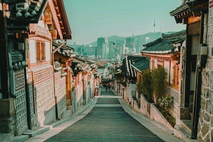 Shared Tour from Gogung to Gwangjang Market