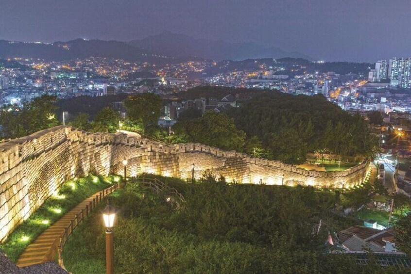 Shared Tour from Gogung to Gwangjang Market