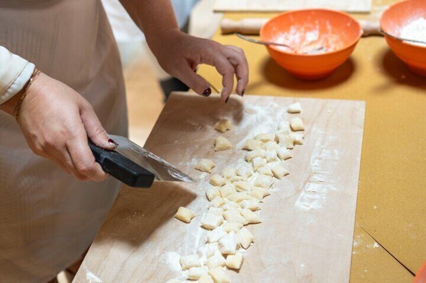 Come Na Vorta Pasta Tiramisu Cooking Class with Wine from Rome