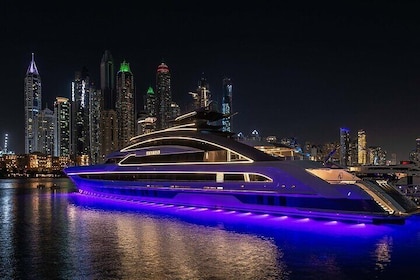 Dubai Xclusive Tour nocturno en superyate con cena