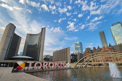 Iconic Sites and Cultural Insights Tour in Toronto
