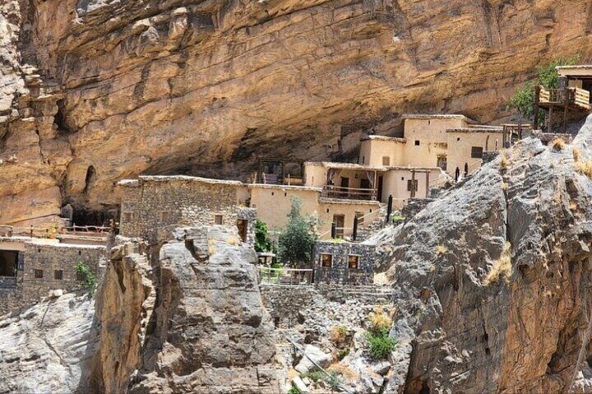 Private Tour to Jebel Akhdar Al Suwjara Village 
