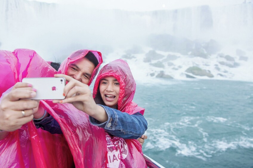 Toronto to Niagara Falls Day Trip with Boat Ride