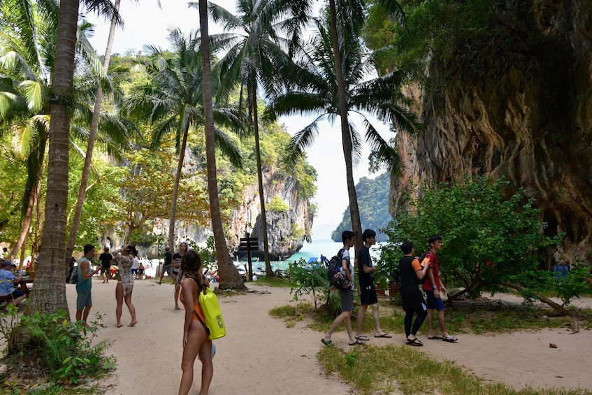 Hong & Paradise Island Maritime Odyssey by Speedboat