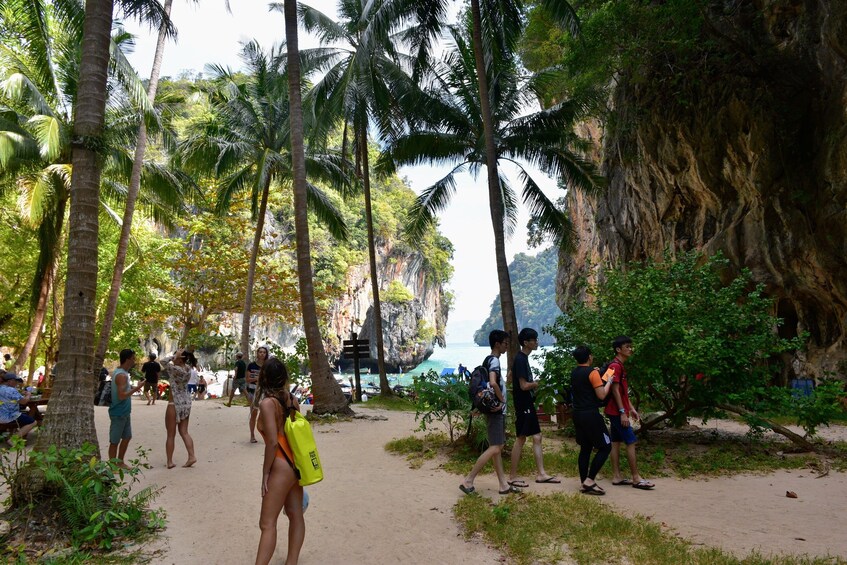 Hong & Paradise Island Maritime Odyssey by Speedboat