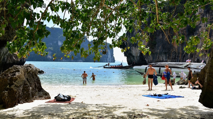 Hong & Paradise Island Maritime Odyssey by Speedboat