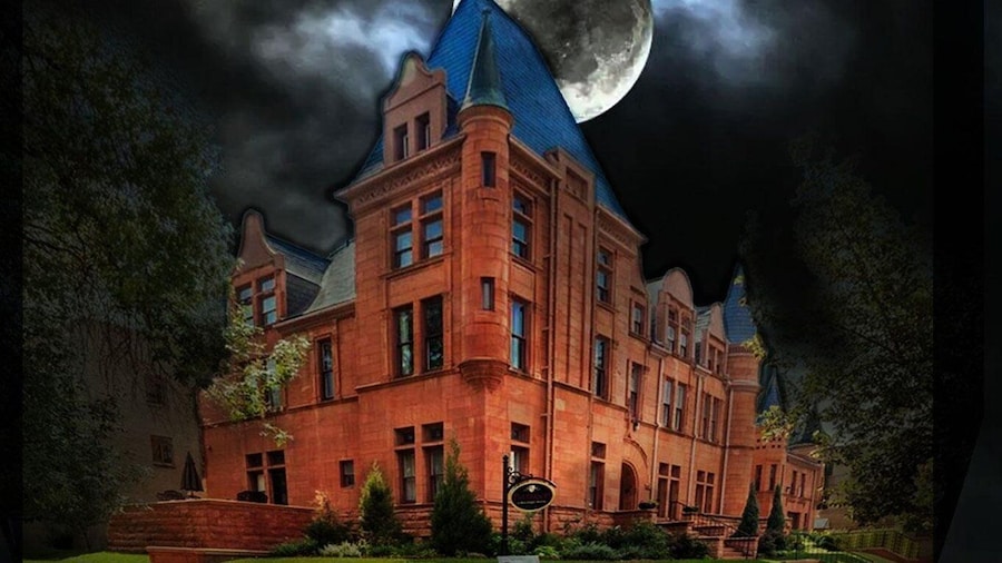 Denver: CannaBoos Haunted Cannabis-Friendly Lux Tour