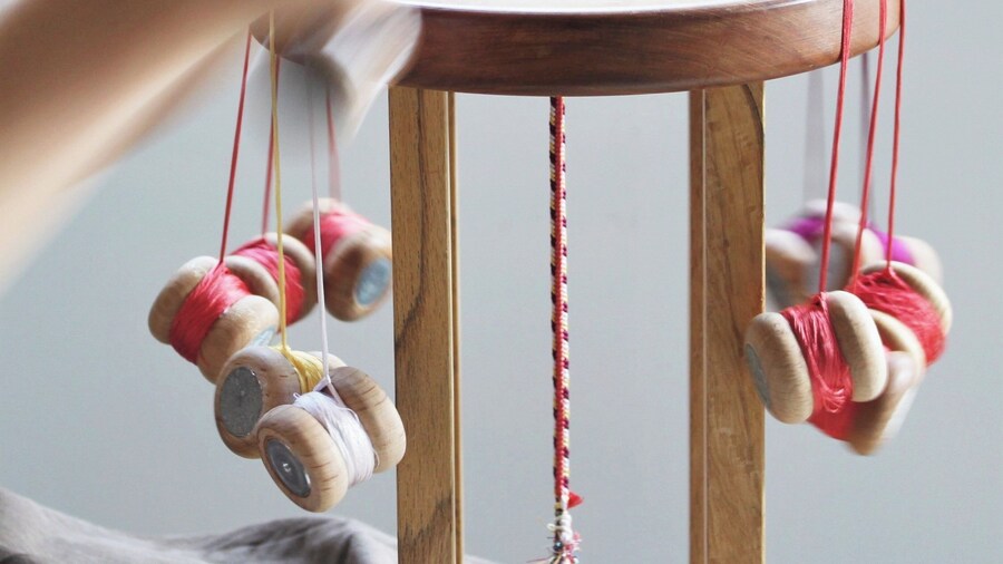 Kumihimo Workshop at a Historic 370-Year-Old Braiding Shop in Tokyo