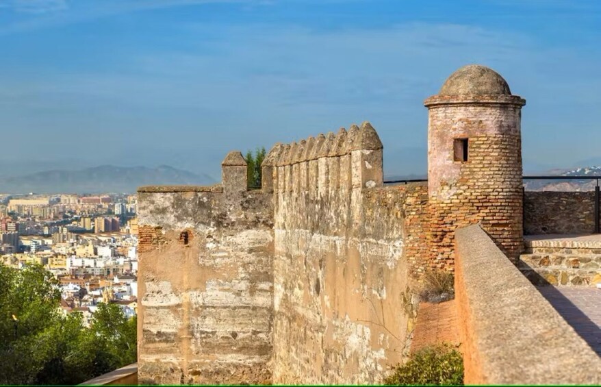 Malaga walking tour with Gibralfaro Castle and Alcazaba visits