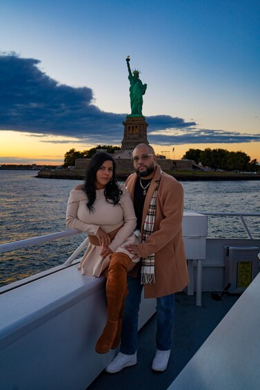 NYC: Under City Lights Weekend Evening Cruise Skyline Views