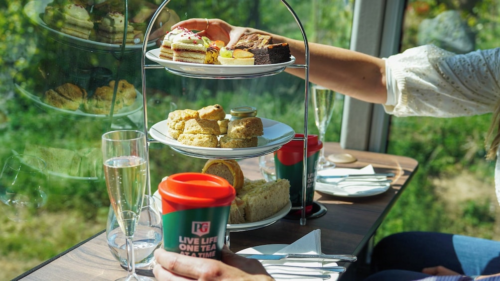 Afternoon Tea Sightseeing Tour with PG Tips
