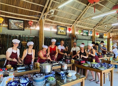From Hoi An: Market Tour, Basket Boat Ride and Cooking Class