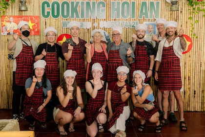 From Hoi An: Market Tour, Basket Boat Ride and Cooking Class