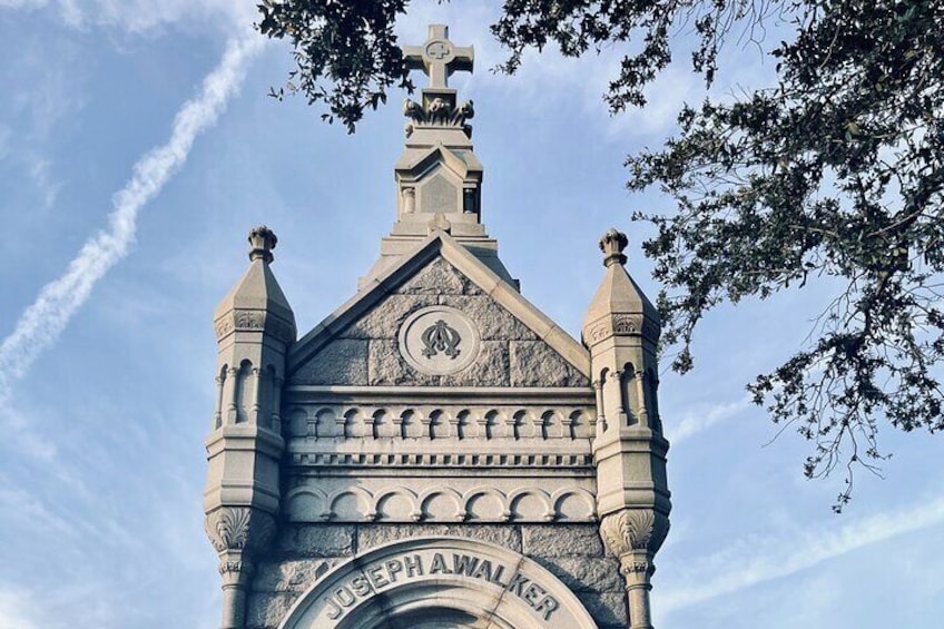 Metairie Cemetery Private Walking Tour in New Orleans: Millionaires & Mausoleums