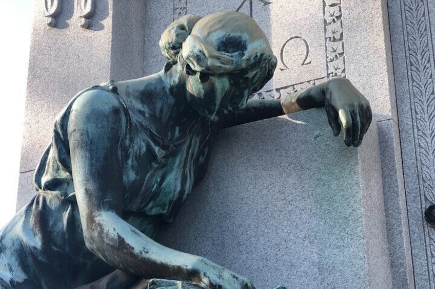 A grieving woman at the tomb of a notorious gambler.