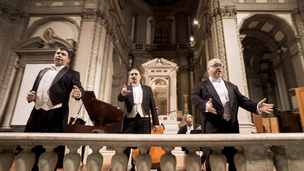 Florence Dinner & "Three Tenors" Opera: authentic Italian experience