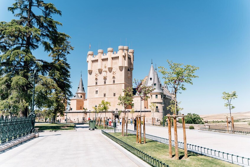 From Madrid: 3 Cities in 1 Day – Segovia, Ávila & Toledo