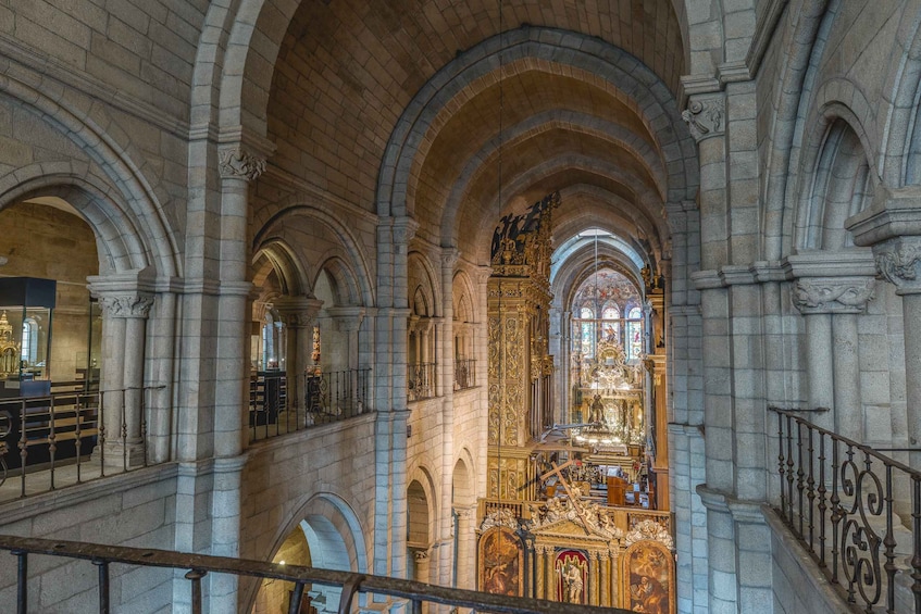 Picture 1 for Activity Lugo: St. Mary's Cathedral Guided Tour "Walk in the clouds"