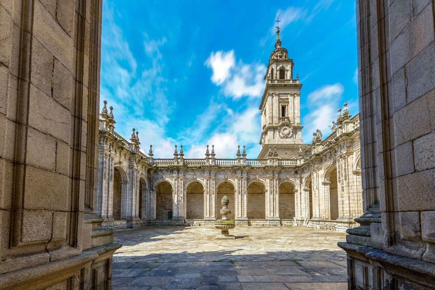 Picture 2 for Activity Lugo: St. Mary's Cathedral Guided Tour "Walk in the clouds"