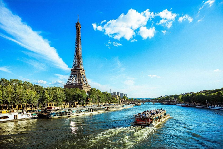 Paris: Seine River Cruise & Eiffel Tower Access