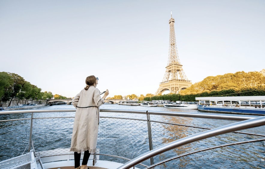 Picture 5 for Activity Paris: Seine River Cruise & Eiffel Tower Access