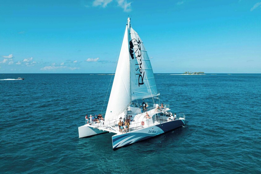 Reggae Catamaran Cruise & Nassau Beach Break for the Family