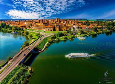 Mantua: Panoramic city navigation + protected oasis + guide on board