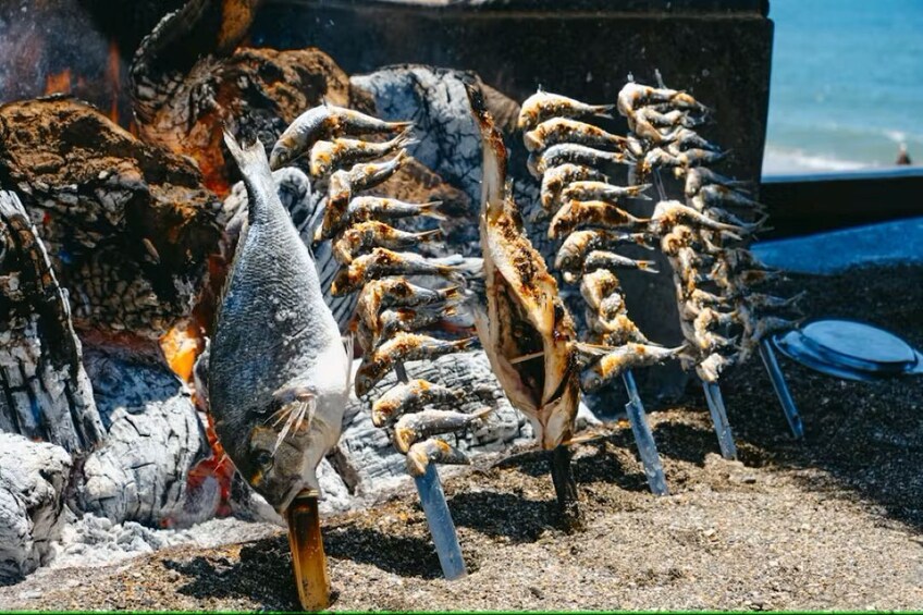 Guided tour of Malaga fishing scene with cooking workshop