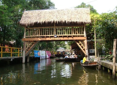 Longtail Boat Adventure to the Local Weekend Floating Market