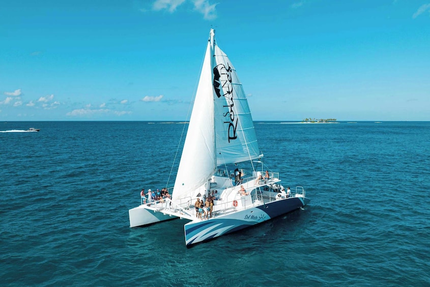 Reggae Catamaran Cruise and Nassau Beach Break