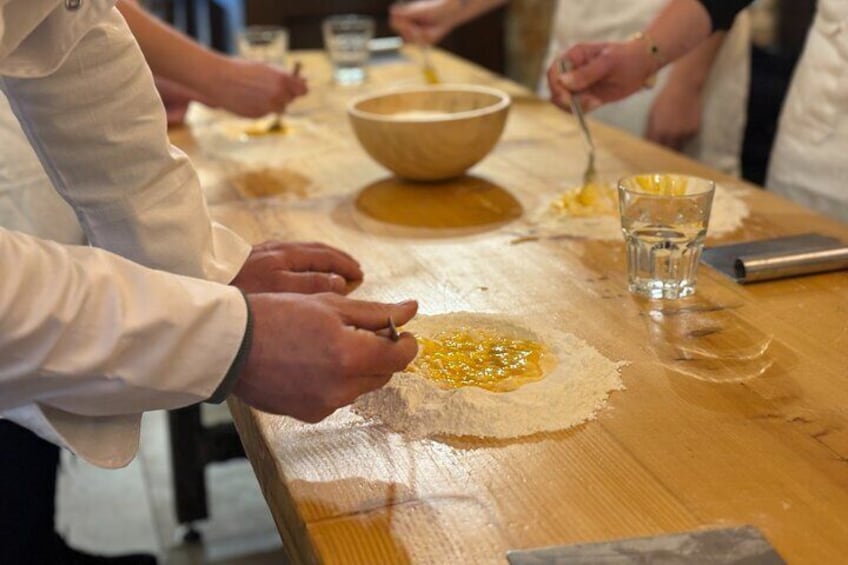 Florence: Pasta & Tiramisu Cooking Class with Unlimited Wine