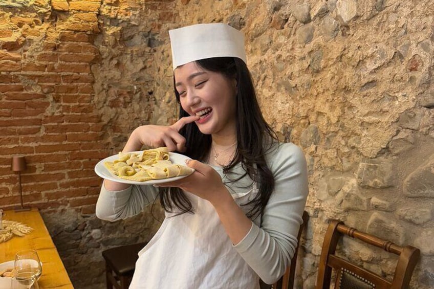 Florence: Pasta & Tiramisu Cooking Class with Unlimited Wine
