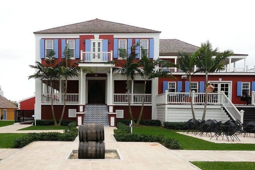 Island Stroll in historic Nassau