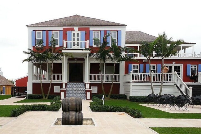 Island Stroll in historic Nassau