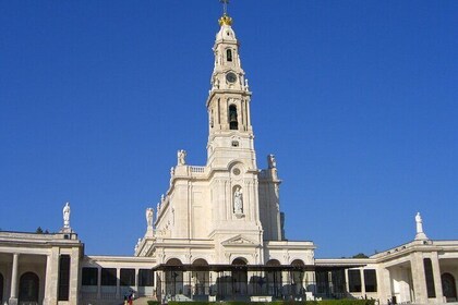 Fatima and Wax Museum and Grottoes in a Single Tour