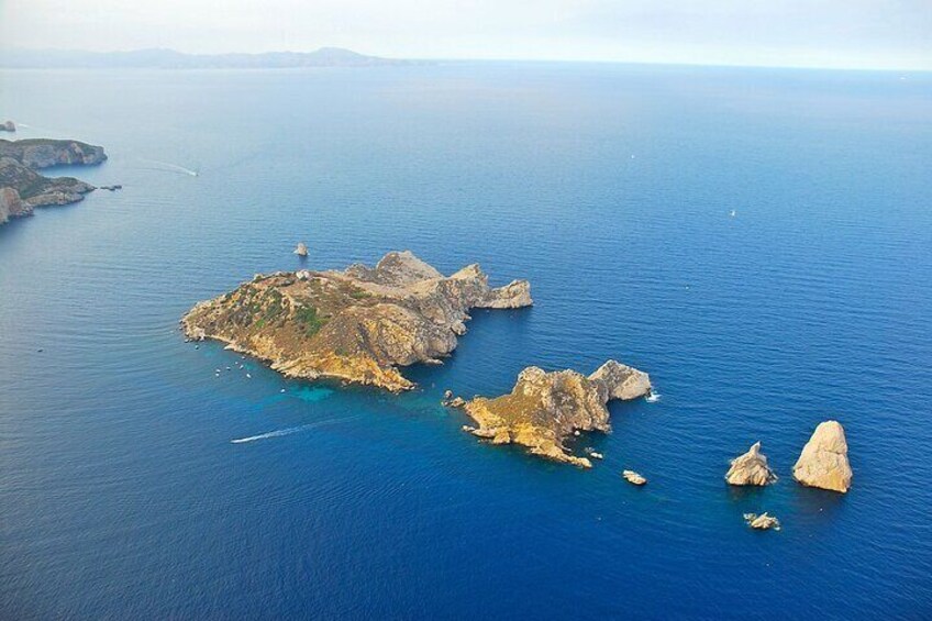 Boat Tour Around the Medes Islands and the Foradada Rock