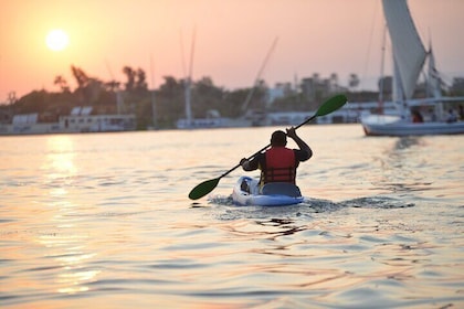 Experiencia Luxor Nile River Aventura en kayak Puesta o salida del sol