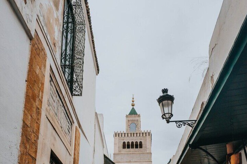 Guided tour of the Tunis Medina & street food tasting