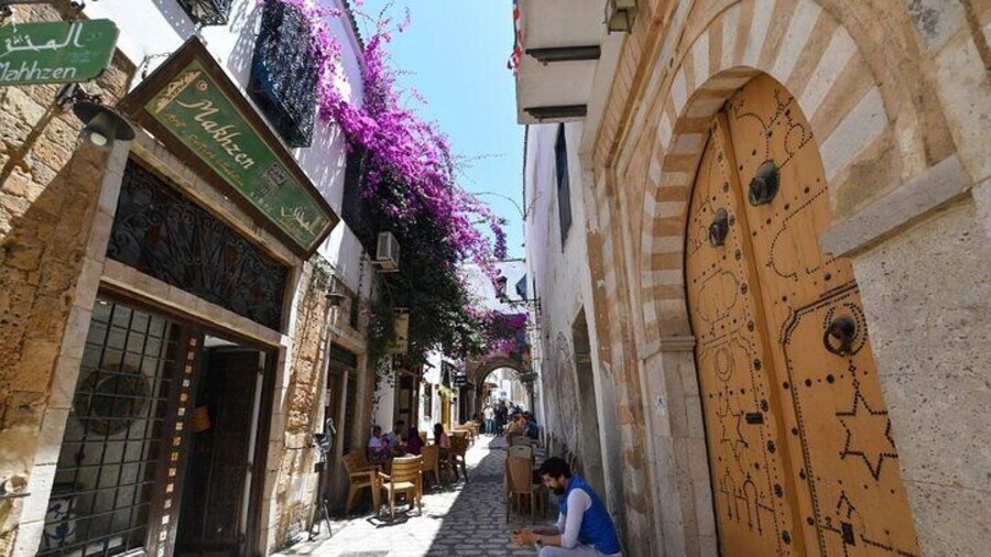 Guided tour of the Tunis Medina & street food tasting
